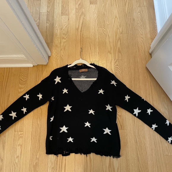 Black Star Sweater - Picture 1 of 2